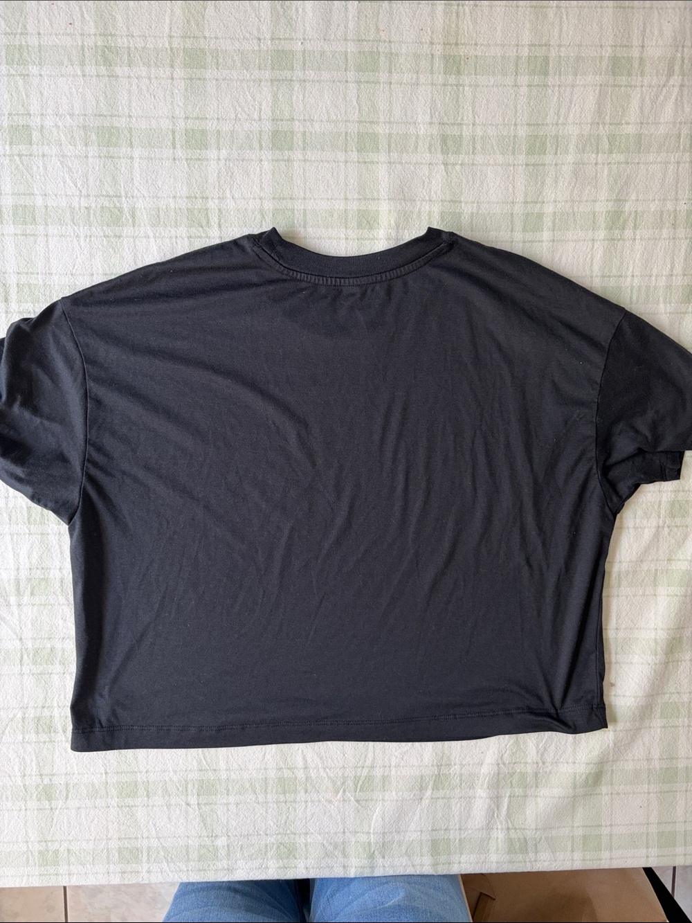 Vuori Black Cropped Tee - Picture 5 of 5